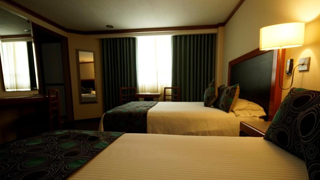 Hotel Abastos Plaza Kota Meksiko Bagian luar foto