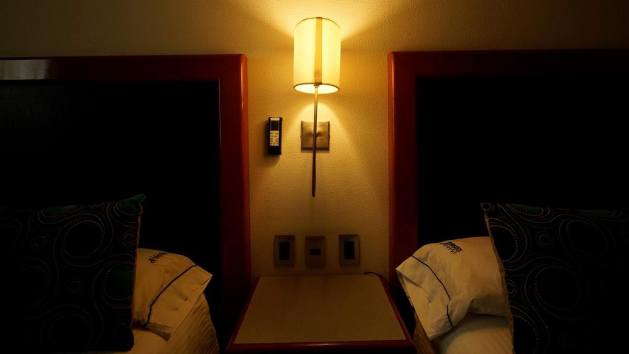 Hotel Abastos Plaza Kota Meksiko Bagian luar foto