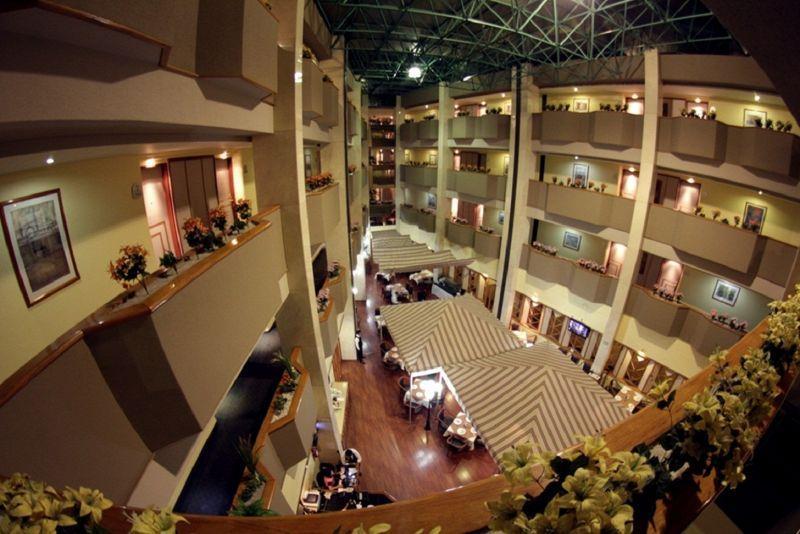 Hotel Abastos Plaza Kota Meksiko Bagian luar foto